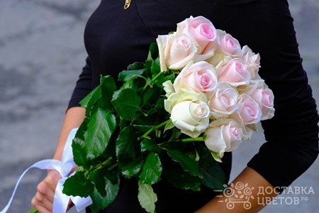 Букет из 11 розовых роз "Свит Ревайвл"